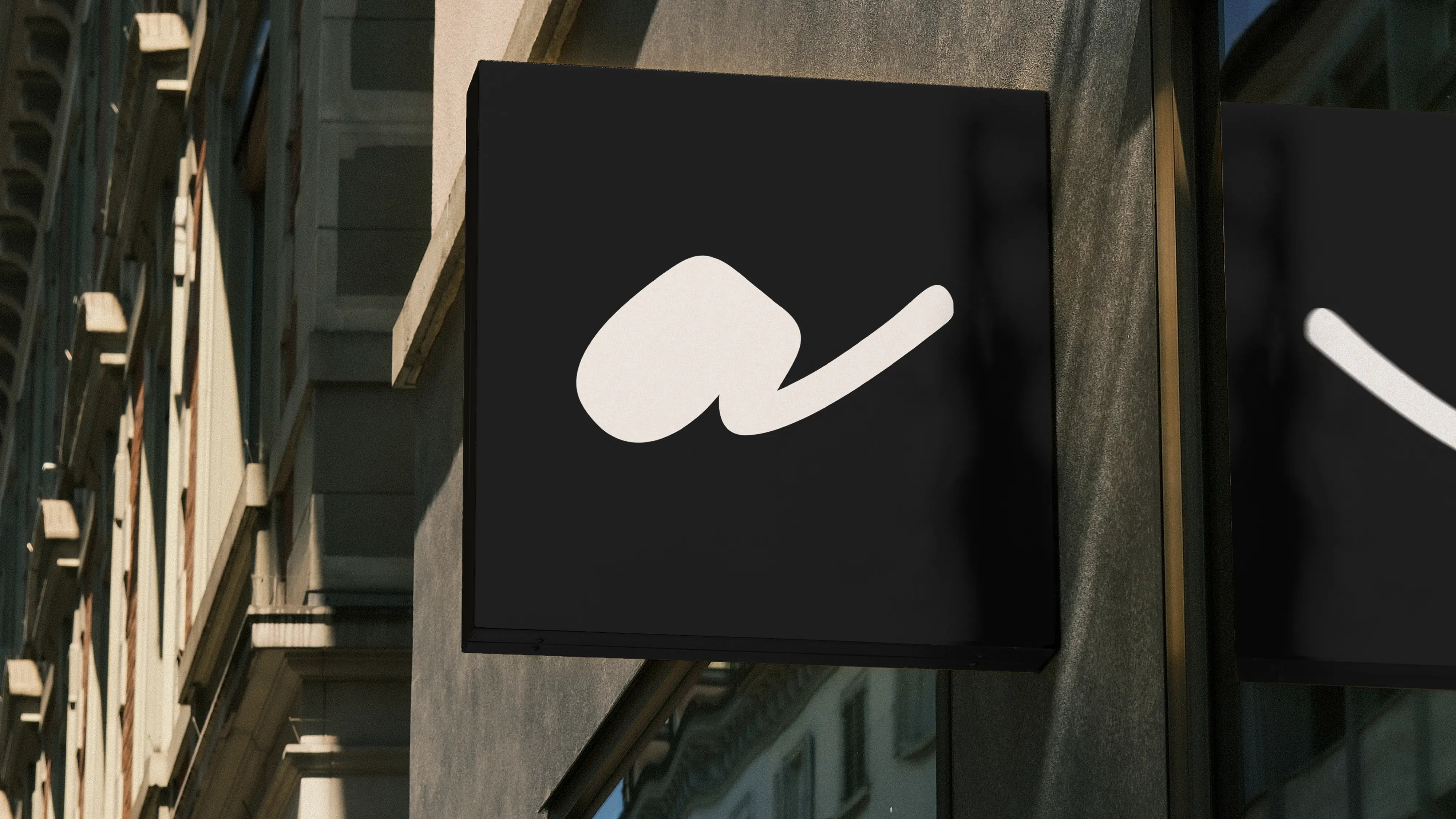 untatsed signage